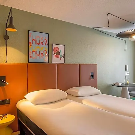 Ibis Centre Hotel 3*