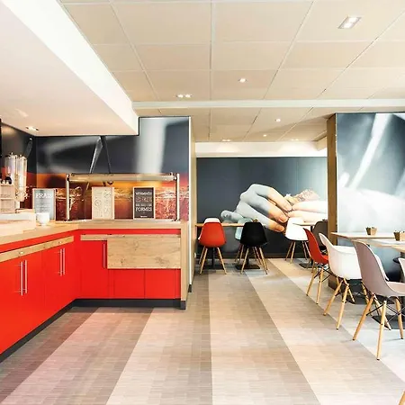 מלון Ibis Centre 3*