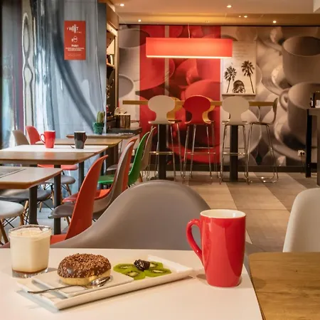 Ibis Centre Hotell 3*
