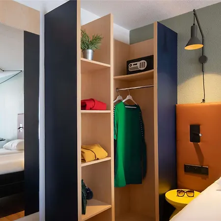 Ibis Centre Hotell 3*