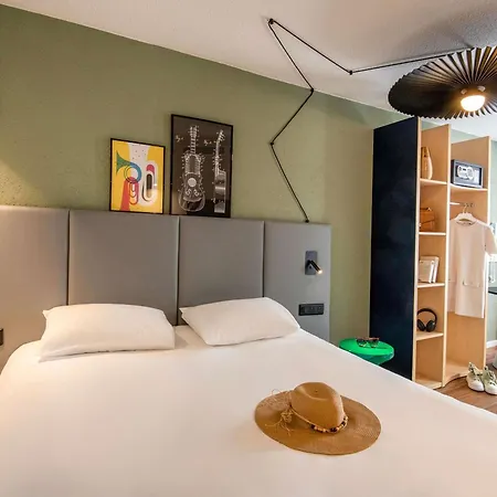 Ibis Centre Hotel 3*